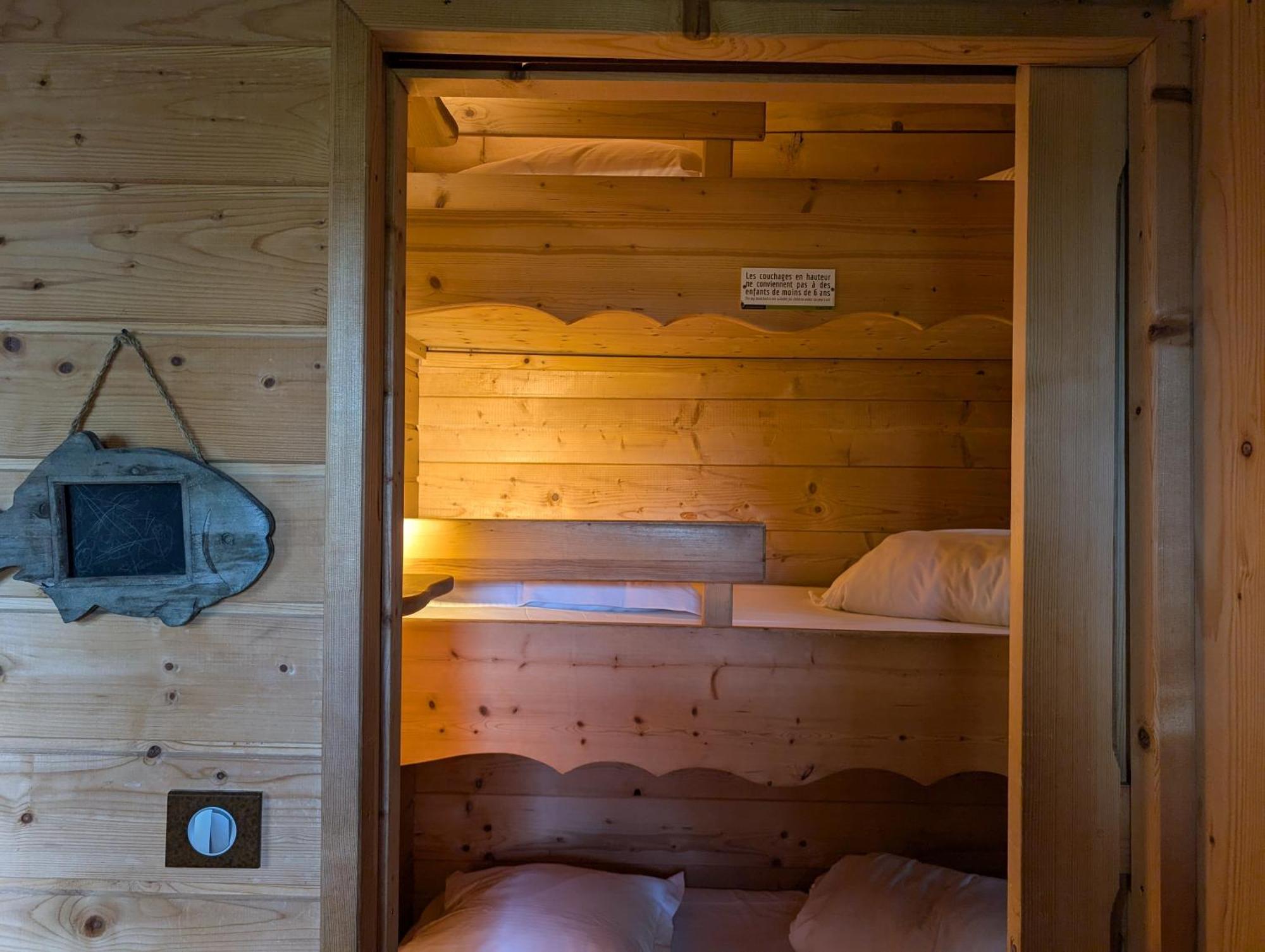 Les Cabanes Dans Les Bois Logis Hotel Villedubert ภายนอก รูปภาพ