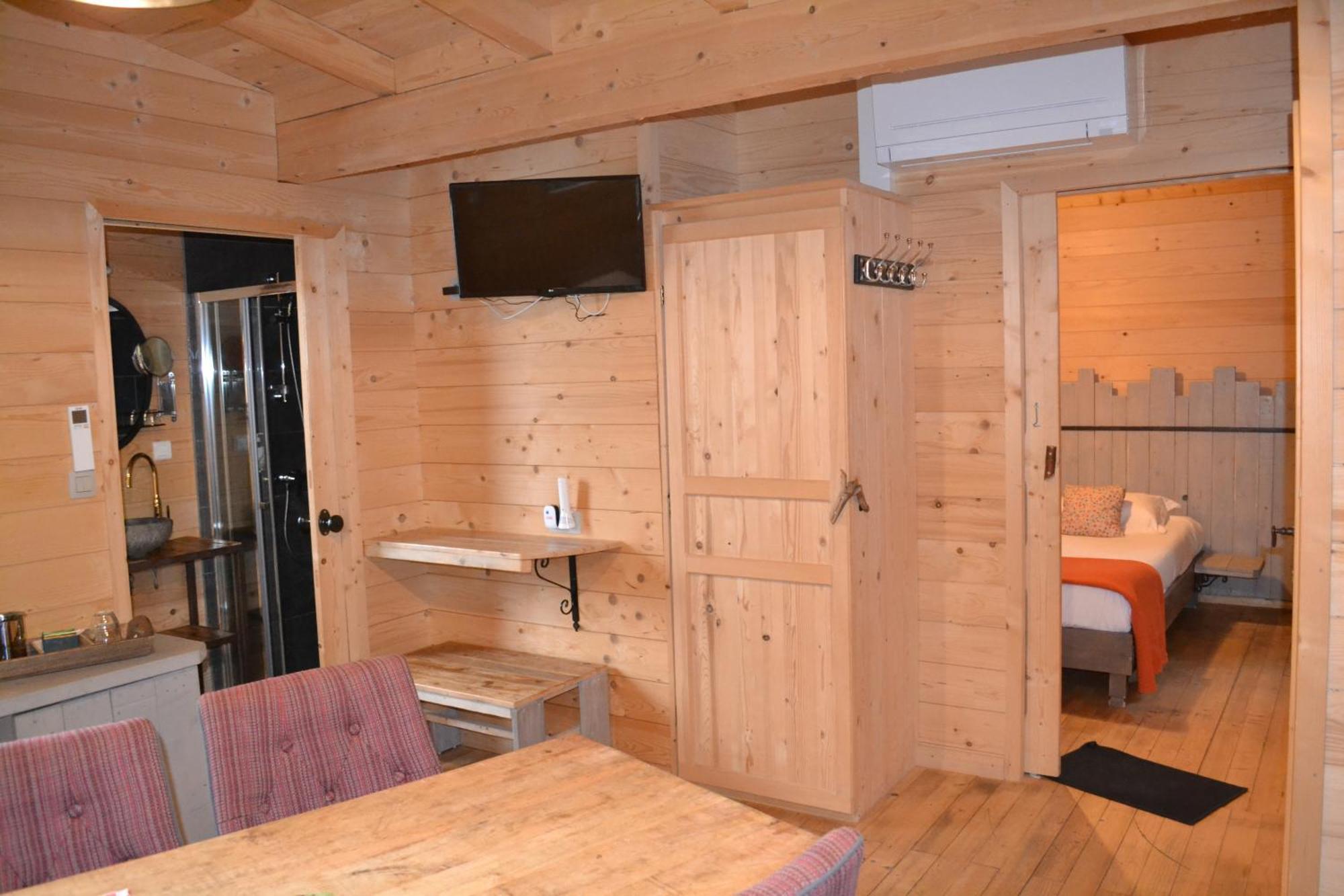 Les Cabanes Dans Les Bois Logis Hotel Villedubert ภายนอก รูปภาพ