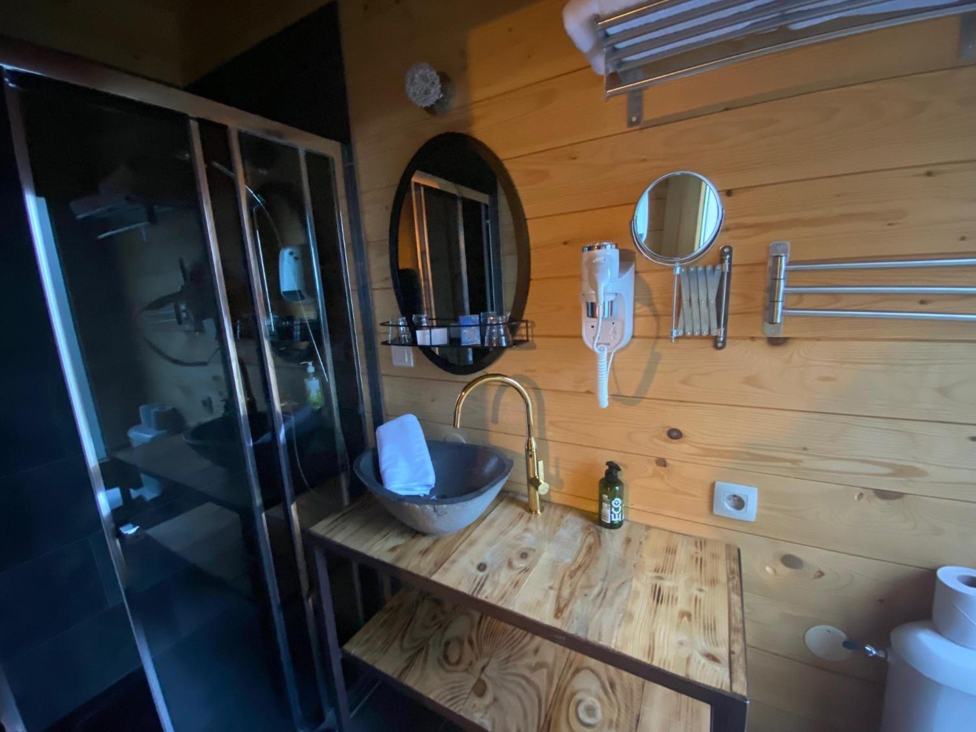 Les Cabanes Dans Les Bois Logis Hotel Villedubert ภายนอก รูปภาพ