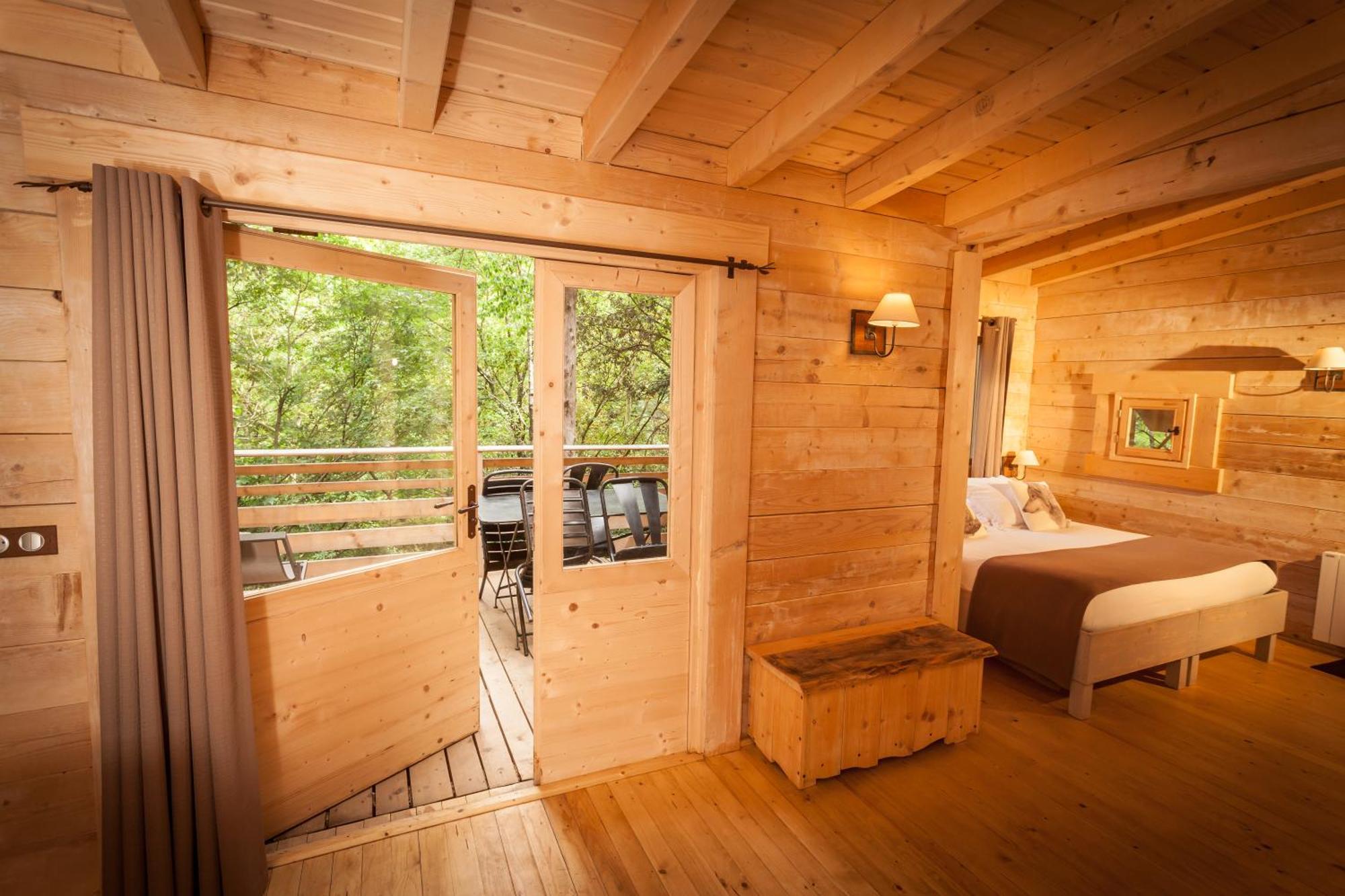 Les Cabanes Dans Les Bois Logis Hotel Villedubert ภายนอก รูปภาพ