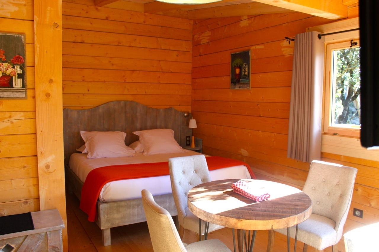 Les Cabanes Dans Les Bois Logis Hotel Villedubert ห้อง รูปภาพ